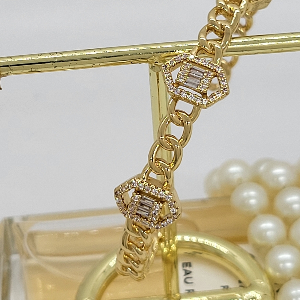 NWOT 14k Gold Plated Luxurious Bracelet - Picture 3 of 8